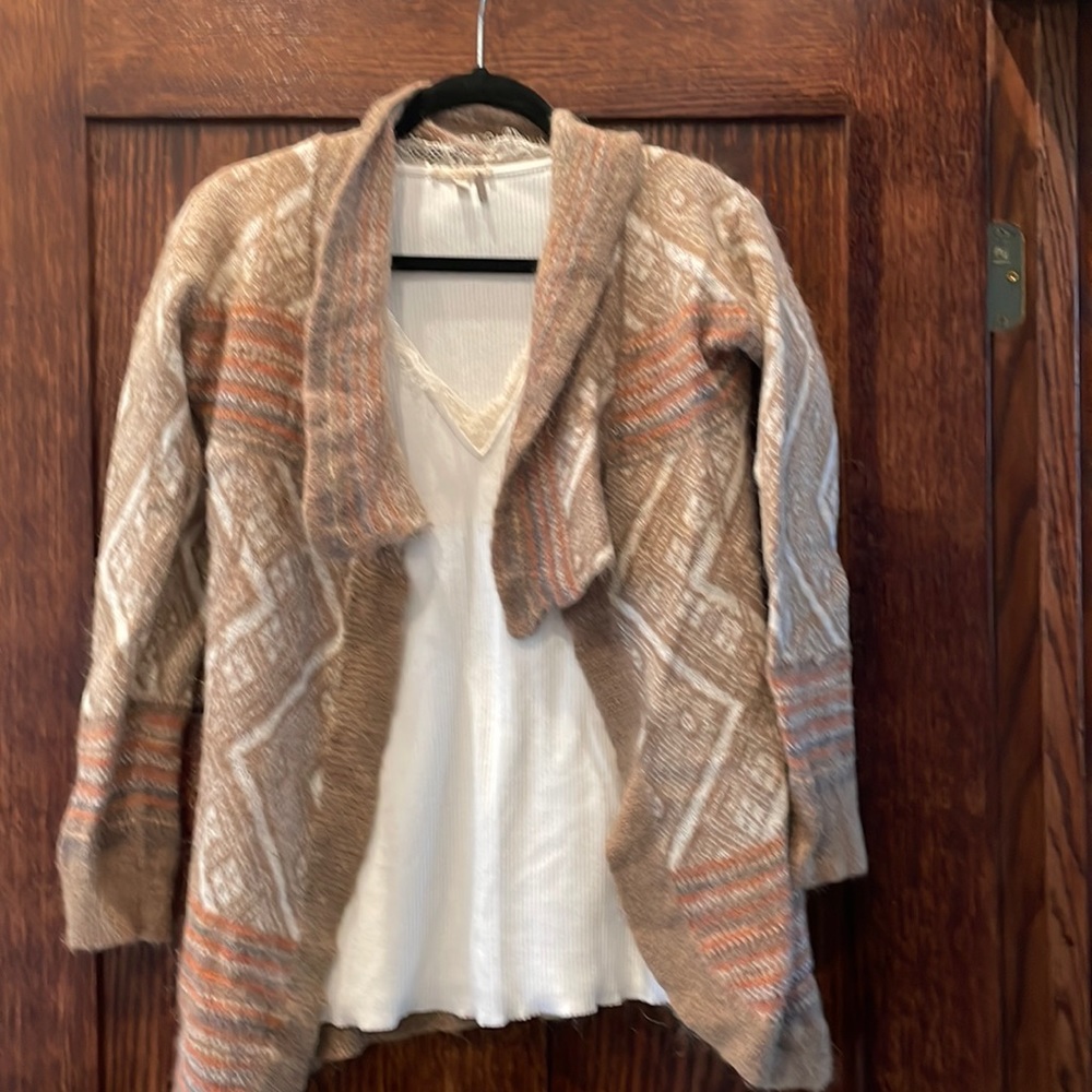 gimmicks by BKE Beige Brown Cream Open-Front Patterned Cardigan